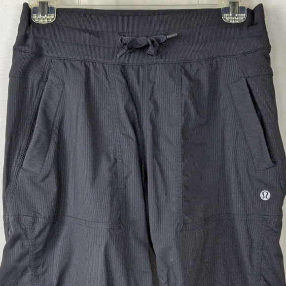 🤑LULULEMON BLACK CAPRI NYLON PANTS🤑 - Picture 3 of 4